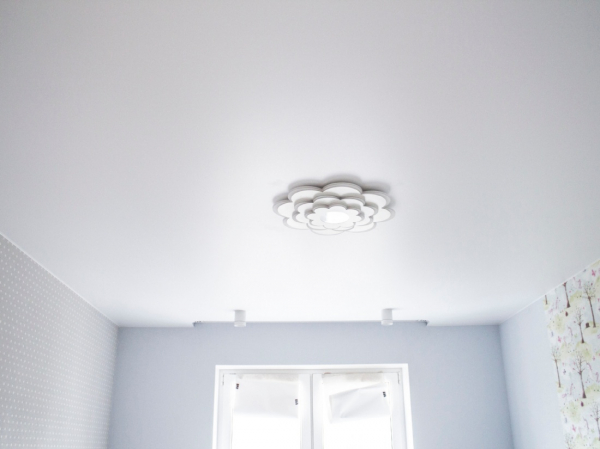 Фото матового потолка в зал