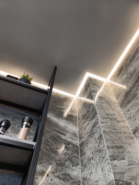 Натяжной потолок с подсветкой