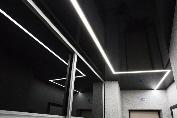 Закажите натяжной потолок  и получите светильники в подарок!